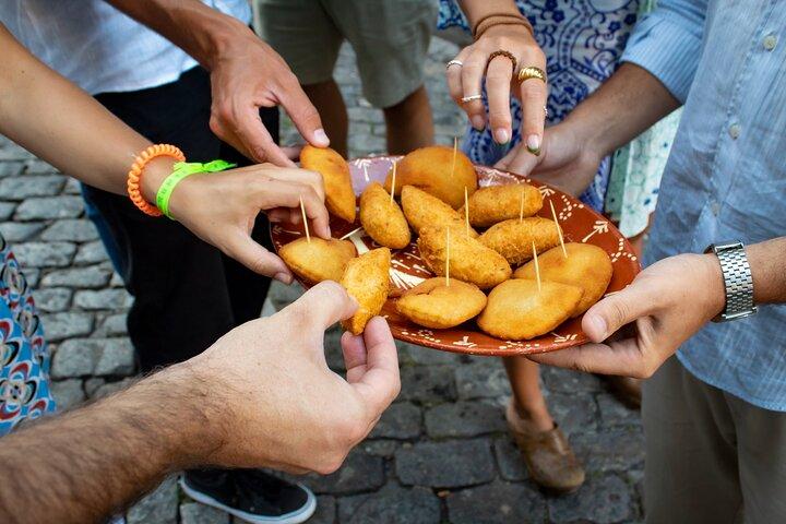 Tour dalla vecchia scuola alla nuova scuola a Porto con degustazione di cibo e vino