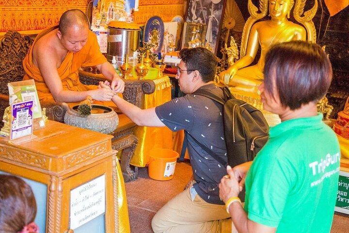 Doi Suthep et Wat Pha Lat Sunrise Tour (petit groupe uniquement)