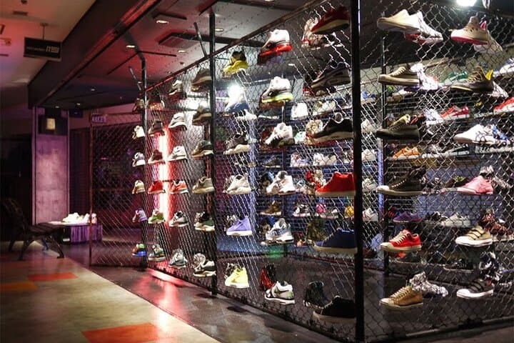 Shopper's Dream: Private Tokyo Shopping Tour in Luxury SUV
