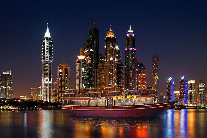 Dubai Dhow Cruise Dinner con vista mozzafiato sul porto turistico