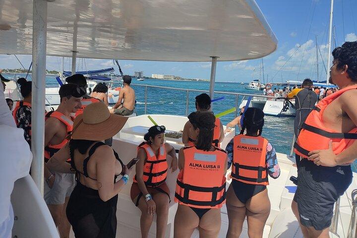 Isla Mujeres Ilimitado! Diversión y fiesta con transporte