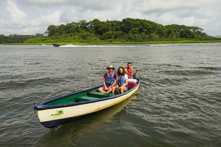 Demi-journée / Canoë et promenade d'une journée au parc national Tortuguero