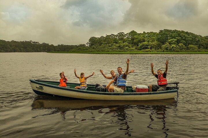 Demi-journée / Canoë et promenade d'une journée au parc national Tortuguero