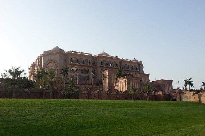 Visite guidée exclusive de la ville d'Abu Dhabi (journée complète)