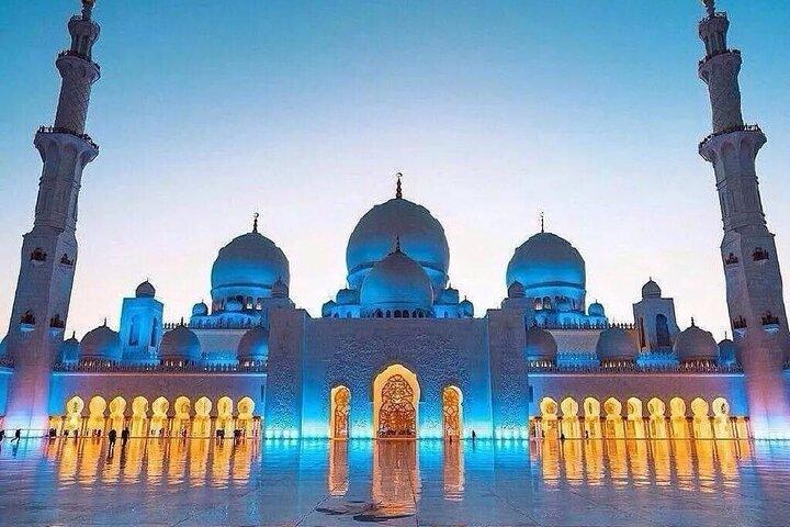 Da Dubai: tour privato di un'intera giornata della città di Abu Dhabi