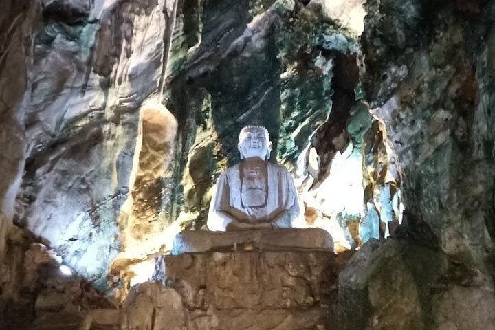 リン・ウン寺院、マーブルマウンテン、そして夜のホイアン観光ツアー