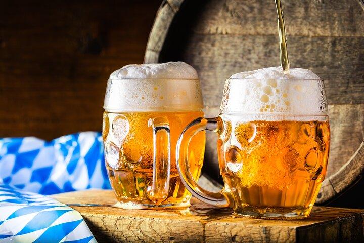Privé Duitse bierproeverij in de oude binnenstad van Berlijn