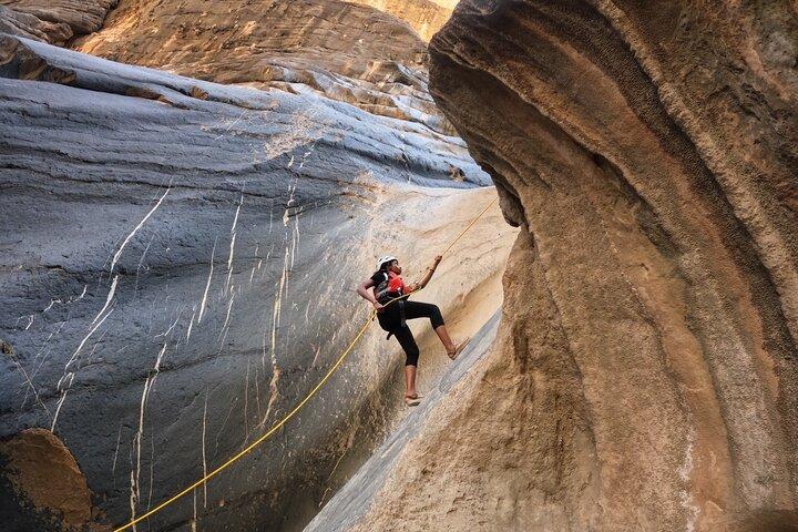Full Day - Snake Canyon Adventure Tour in Jebel Shams region