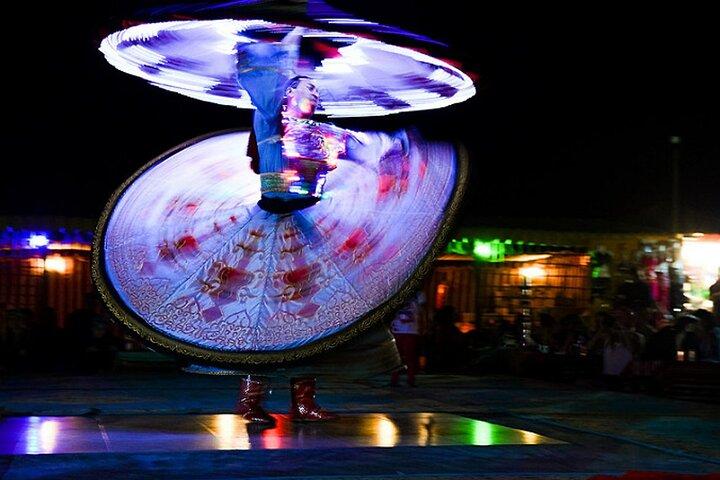 ベリーダンスとホテル送迎付きカイロでのナイルディナークルーズ