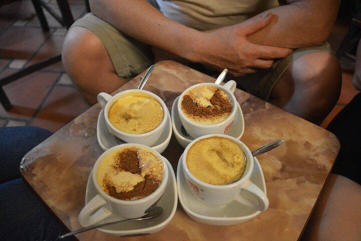 本物のグルメとエッグコーヒーを楽しむハノイ ウォーキング ストリート フード ツアー