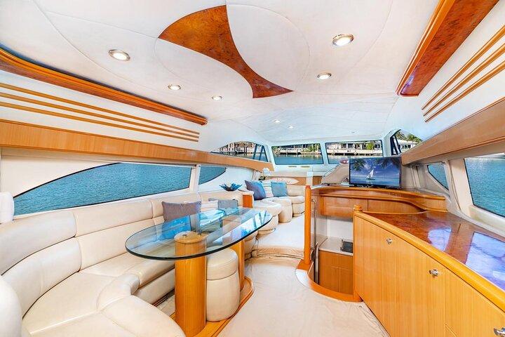 Miami 2 Stunden Private Yacht Charter für 13 Personen auf einer 50 ft Yacht