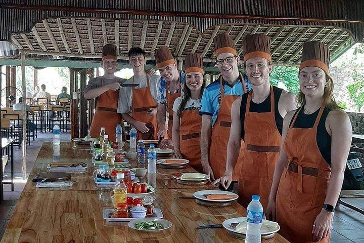 ホイアン:カムタンバケツボート、市場訪問、料理教室