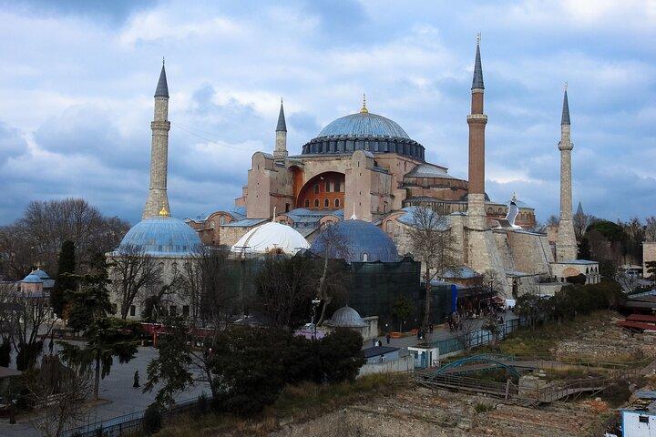 Tour guidato della città di Istanbul con crociera con cena sul Bosforo