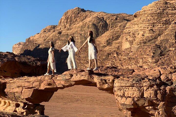 Tour privado de 3 días desde Ammán a Petra Wadi Rum Aqaba Mar Muerto