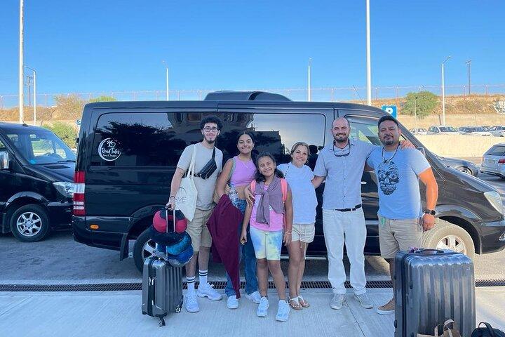 Traslado privado Santorini de ida desde/hacia el aeropuerto, puerto y hotel