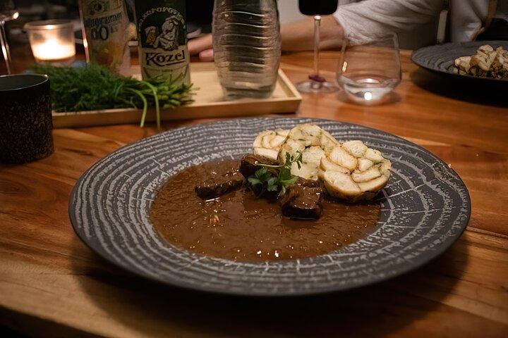 Matlagning tjeckisk meny med kocken