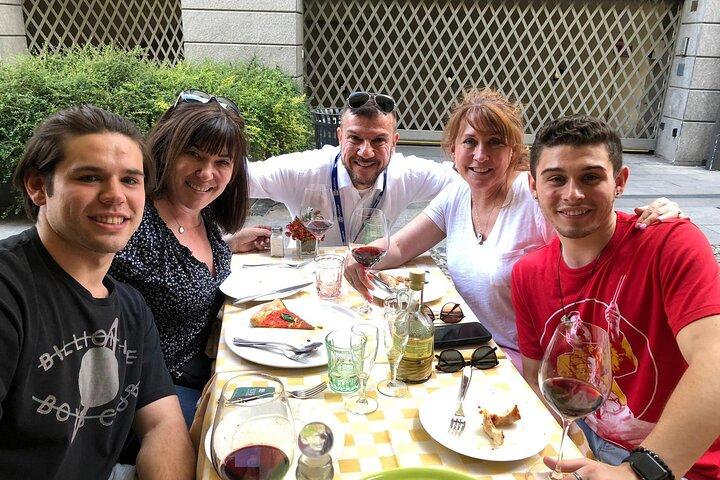 Milão Tour de degustação de vinho e comida de arte privada