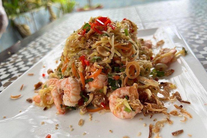 歴史あるホイアンのレストランでのベトナム料理教室