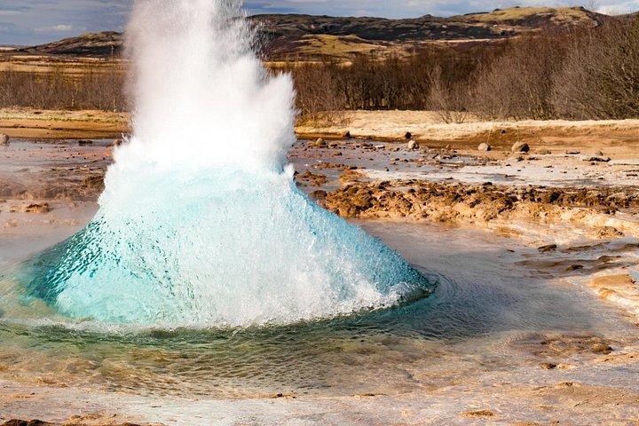 Golden Circle : Private Guided Day Tour + Blue Lagoon(Optional)