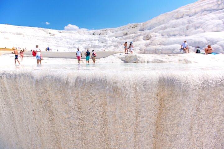 Tour compartido guiado de día completo de Pamukkale con almuerzo desde Antalya