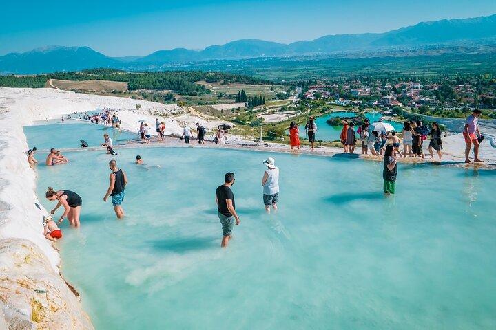 Tour compartido guiado de día completo de Pamukkale con almuerzo desde Antalya