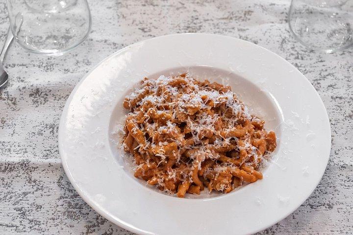 PRIVATE Hand-made pasta cooking class in Milan
