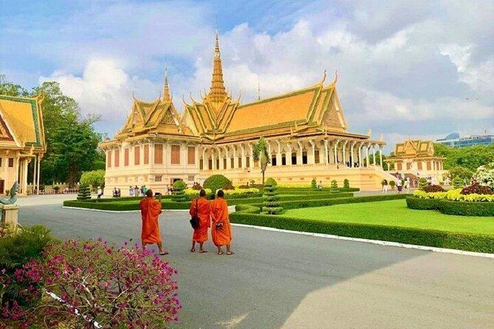 2 Day-Phnom Penh af Private Tours