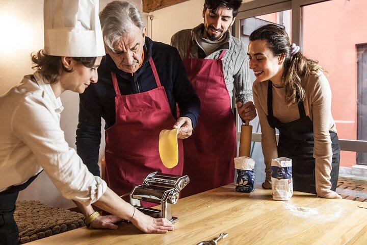 Clase de cocina de 3 horas: pasta casera y tiramisú en Venecia