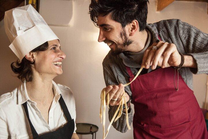 3時間の料理教室：ヴェネツィアの自家製パスタとティラミス