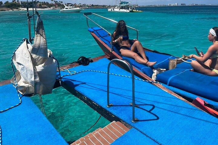Snorkel para grupos pequenos em Catalina Bay e vela ao pôr do sol somente para adultos
