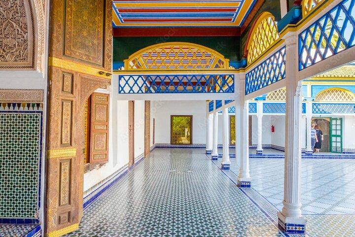 Traslado privado del aeropuerto de Casablanca a Marrakech con City Tour