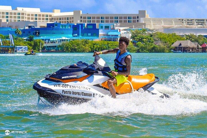 Conduce una moto acuática y disfruta de la adrenalina en la Laguna Nichupté