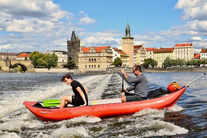 Kanotäventyrstur genom Prag