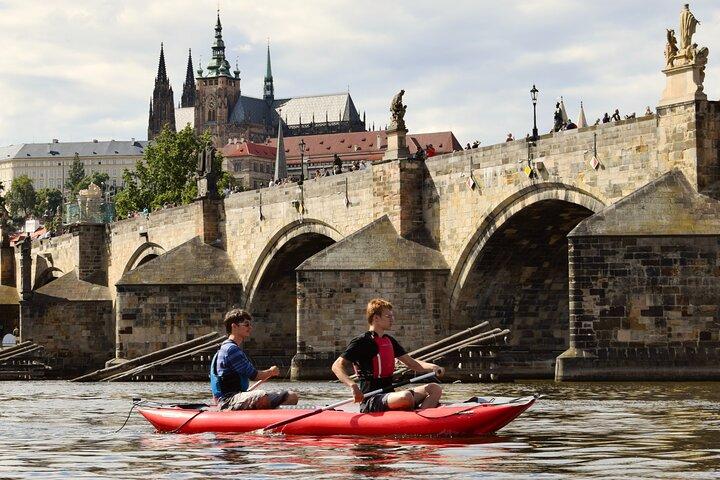 Kanotäventyrstur genom Prag