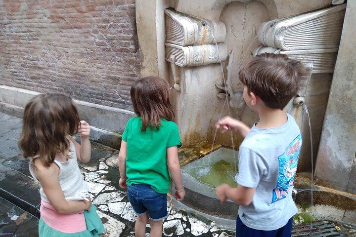 Recorrido privado por lo más destacado de Roma para niños y familias con el Panteón de Trevi