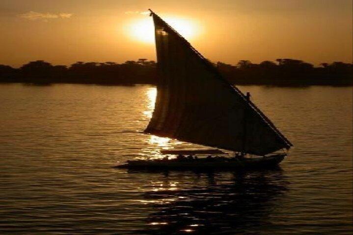 De romantische Sunset Felucca-rit in Luxor