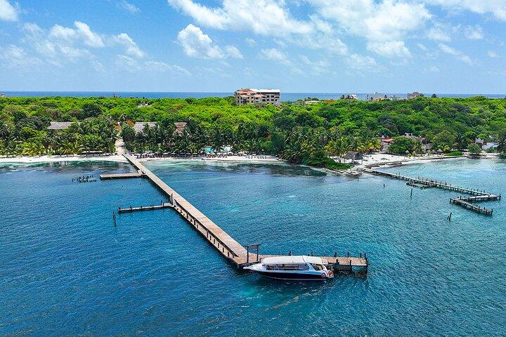 Sailing away-Island Adventour Yacht - Isla Mujeres Beach Club