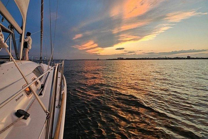 Excursion privée du matin en voile, dauphin et histoire sur Mystique