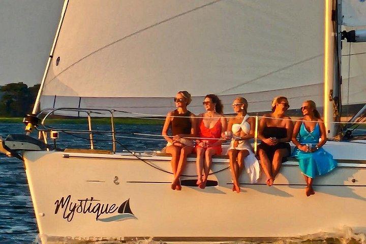 Excursion privée du matin en voile, dauphin et histoire sur Mystique