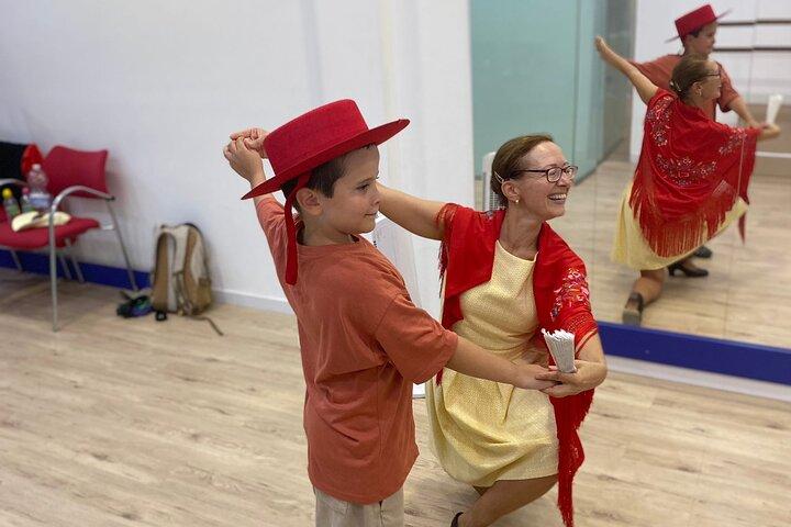 45 minutters flamencodanseundervisning for familie i Málaga