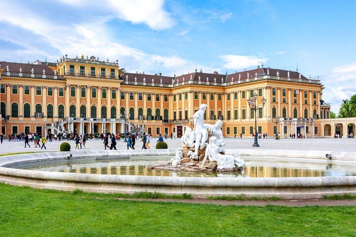 Skip-the-line Schönbrunn Palace Rooms & Gardens Privérondleiding