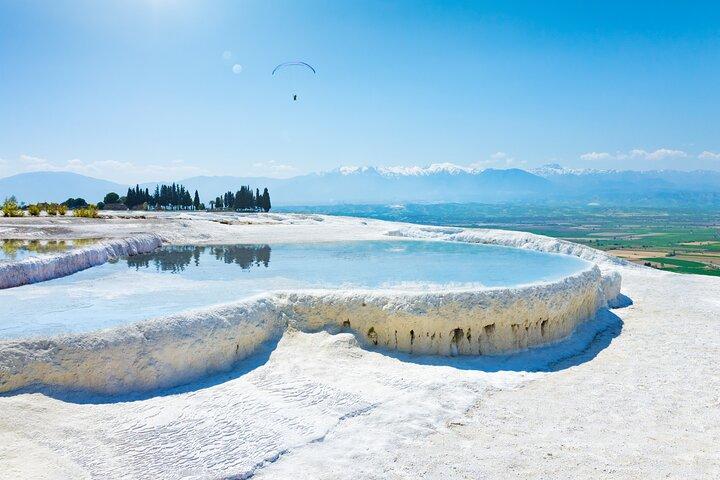 Tour compartido guiado de día completo de Pamukkale con almuerzo desde Antalya