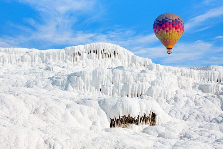 Tour compartido guiado de día completo de Pamukkale con almuerzo desde Antalya