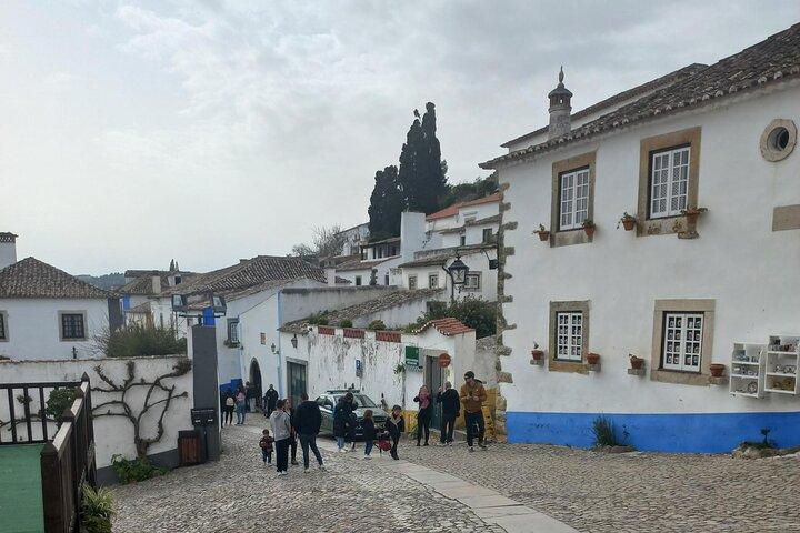 Transfer til Porto med Óbidos og Nazaré