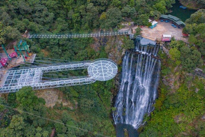 Private Tour zur Glass Bridge Waterfall Ravine Underground River Cave