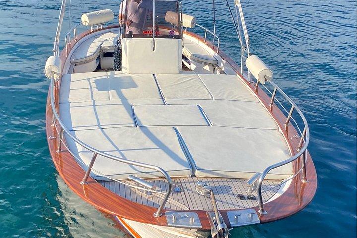 Gozzo Fratelli Aprea 7,5mでのイスキア島のプライベートエクスカーション