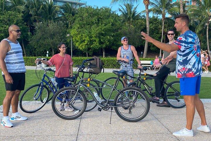 Private Gruppen-Art Deco & Geschichte Fahrradtour mit Lokalhistoriker