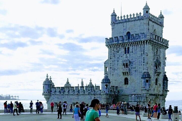 Lisbon Essentials Tour: Top Monuments, Iconic and Neighborhoods