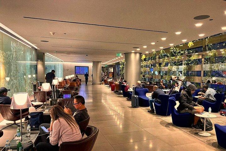 カタール: ドーハ・ハマド国際空港 (DOH) アル・マハ ラウンジ