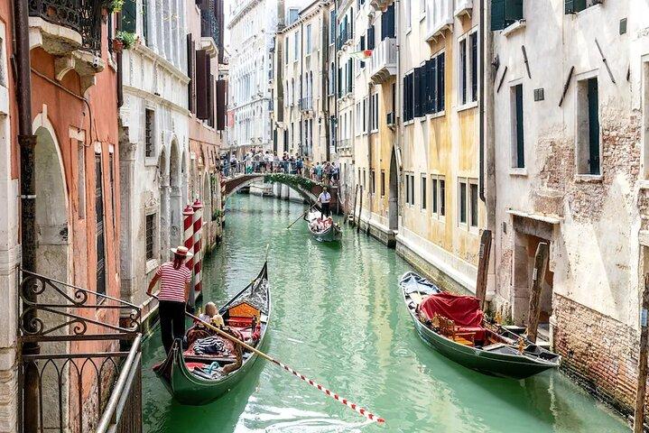 Venedig Private Gondola Ride: Udforsk skjulte kanaler og seværdigheder